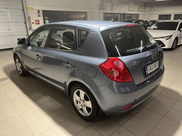 Kia cee'd 1,6 CRDi 84 kW EX HB 5D, vm. 2009, 282 tkm (5 / 8)