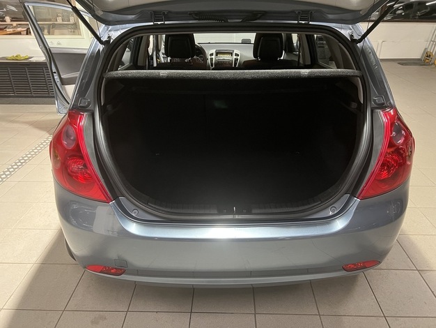 Kia cee'd 1,6 CRDi 84 kW EX HB 5D, vm. 2009, 282 tkm (8 / 8)