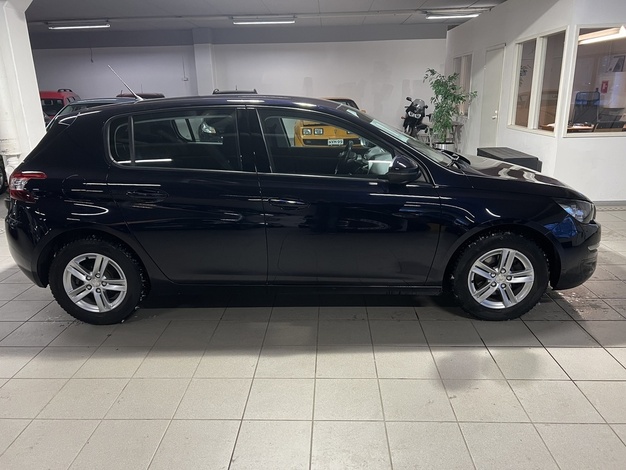 Peugeot 308 Active PureTech 130, vm. 2015, 120 tkm (3 / 14)