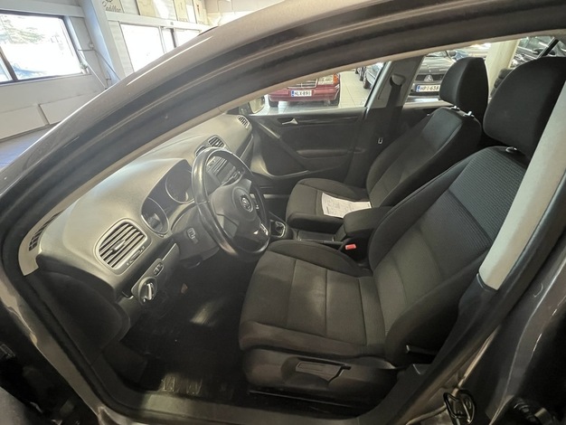 Volkswagen Golf Comfortline 1,4 TSI 90 kW 4-ovinen, vm. 2011, 101 tkm (7 / 14)