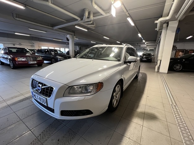 Volvo V70 D5 AWD Summum aut, vm. 2011, 432 tkm (1 / 23)