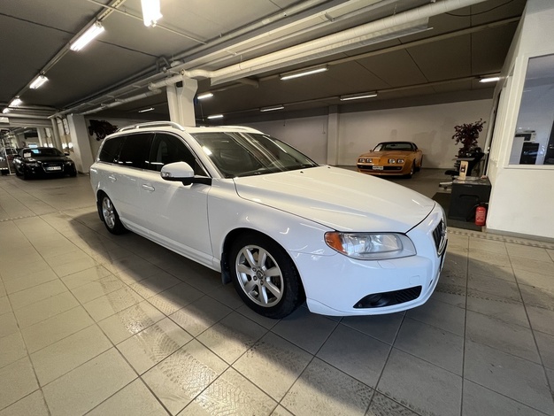 Volvo V70 D5 AWD Summum aut, vm. 2011, 432 tkm (2 / 23)