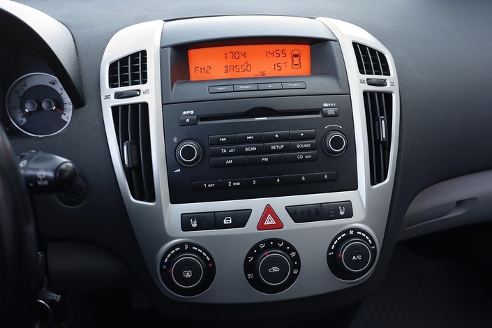 Kia cee'd 1,6 EX SW, vm. 2009, 251 tkm (11 / 14)