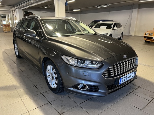 Ford Mondeo 2,0 TDCi 150hv PowerShift Titanium Wagon, vm. 2016, 238 tkm (2 / 14)