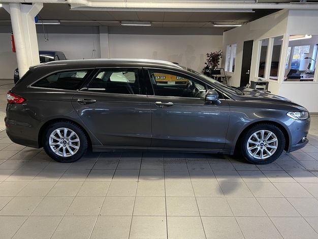 Ford Mondeo 2,0 TDCi 150hv PowerShift Titanium Wagon, vm. 2016, 238 tkm (3 / 14)
