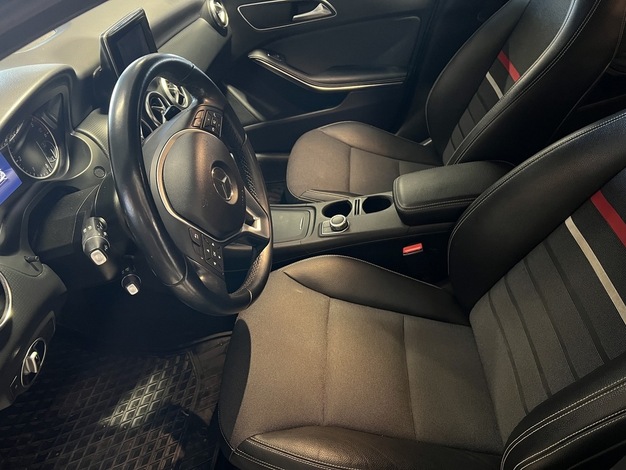 Mercedes-Benz A 180 CDI A Premium Business, vm. 2014, 261 tkm (7 / 9)