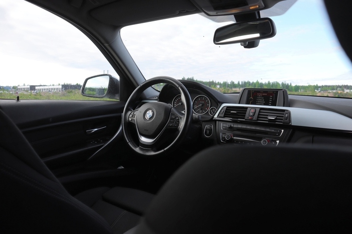 BMW 320 TwinPower Turbo A xDrive F31 Touring Sport Line Automatic, vm. 2013, 285 tkm (12 / 21)