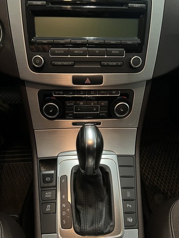 Volkswagen Passat Variant Highline 1,8 TSI 118 kW (160 hv) DSG-automaatti, vm. 2011, 199 tkm (10 / 24)