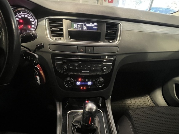 Peugeot 508 Active e-HDi 115 FAP 2Tronic, vm. 2012, 325 tkm (10 / 15)