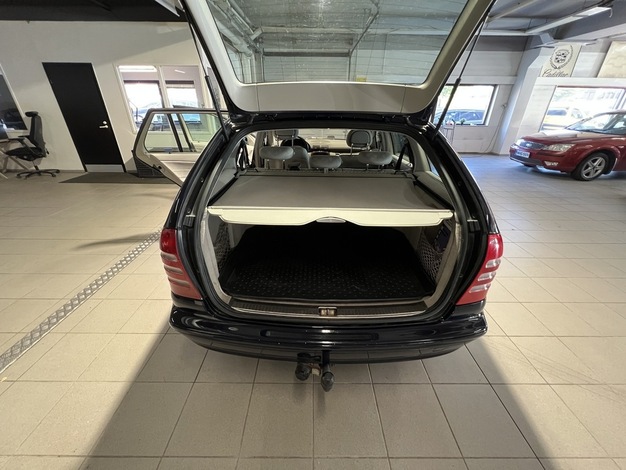 Mercedes-Benz C 180T Kompressor A, vm. 2003, 252 tkm (9 / 16)